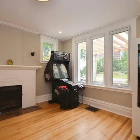 Villa Richmond Estate-arcade Room-close To Dtown Ottawa
