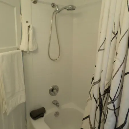 Apartment Beautiful, Clean, Quiet 2 Br-in Downtown Ottawa. Parking, Wifi And Netflix Included Ottawa