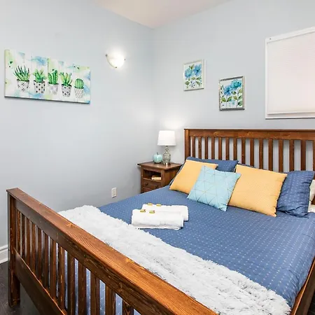 Warm And Comfortable 2br Downtown Little Italy Apartment