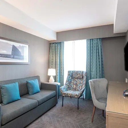 Hotel Sandman Signature Airport