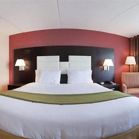 Express & West - Nepean By Ihg Hotel