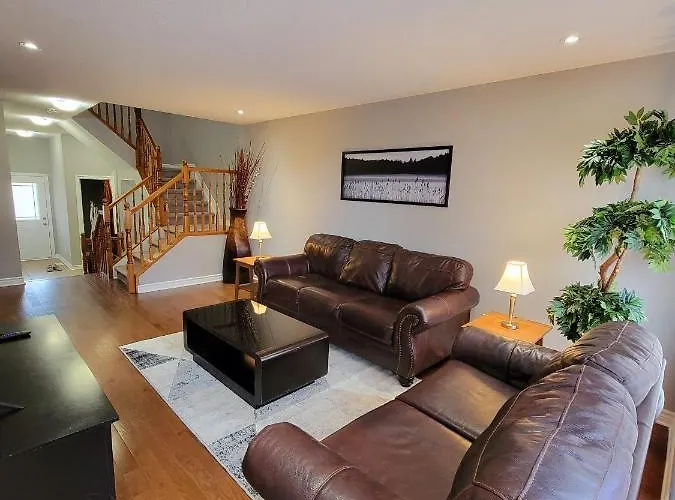Cozy 3 Bedroom Town House 20 Min From Ottawa Down Town And Airport