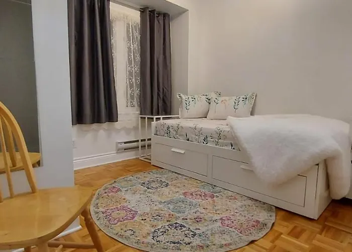 1-Bedroom Suite With Private Kitchen & Bathroom