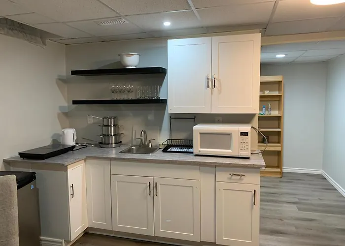 A Bright Specious 1 Bedroom Unit In The Basement