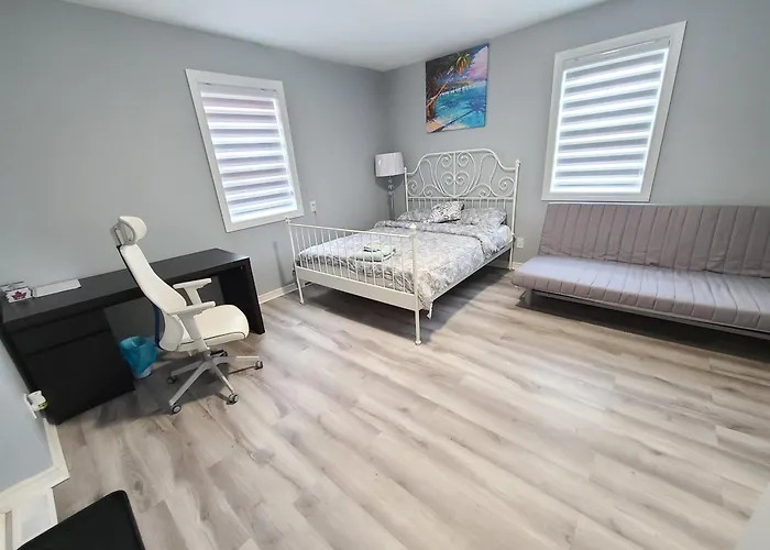 Downtown Ottawa Spacious Room Accommodation