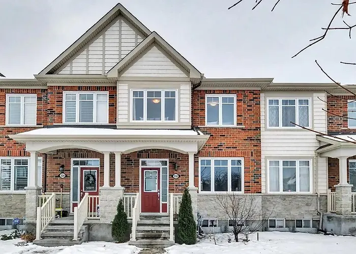 Modern Townhome Near Ottawa Attractions