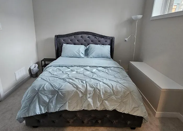 Charming And Peaceful Room With Dedicated Bathroom In Ottawa