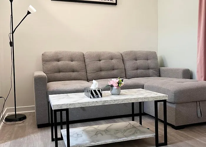 Cozy 2-Bedroom Apartment In The Heart Of Downtown Ottawa