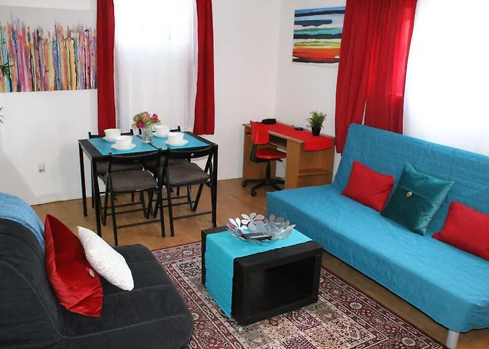 Adib Apartments - 150 Young St, Unit 4