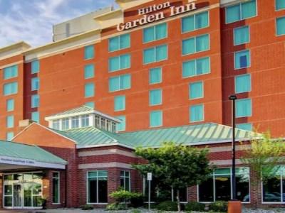 Hilton Garden Airport Hotel 3*