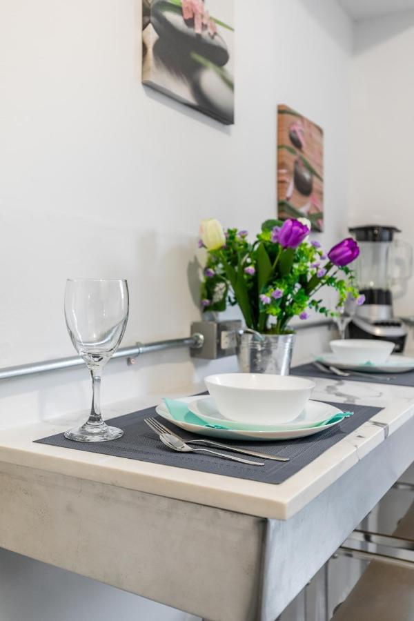 Prime Location - Upscale 1br Steps From Byward Market!