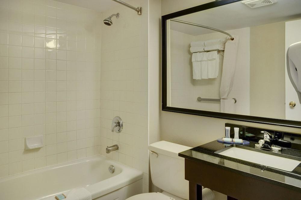 Travelodge By Wyndham East Hotel 3*