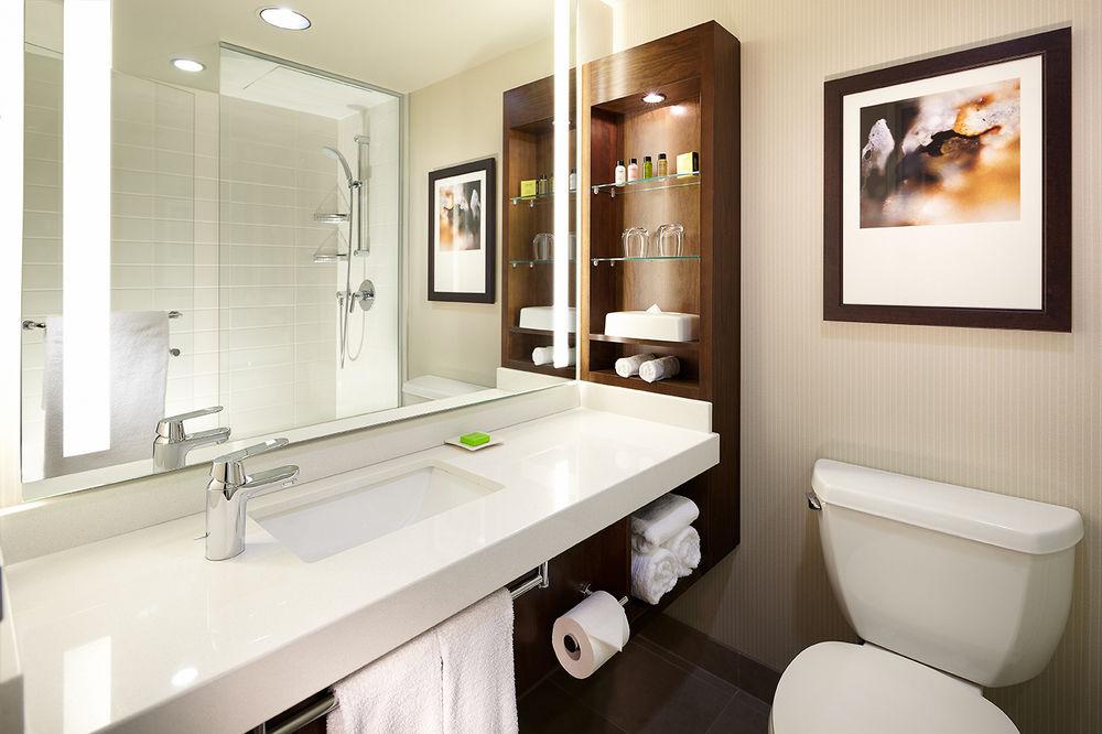 Delta By Marriott City Centre Hotel 4*