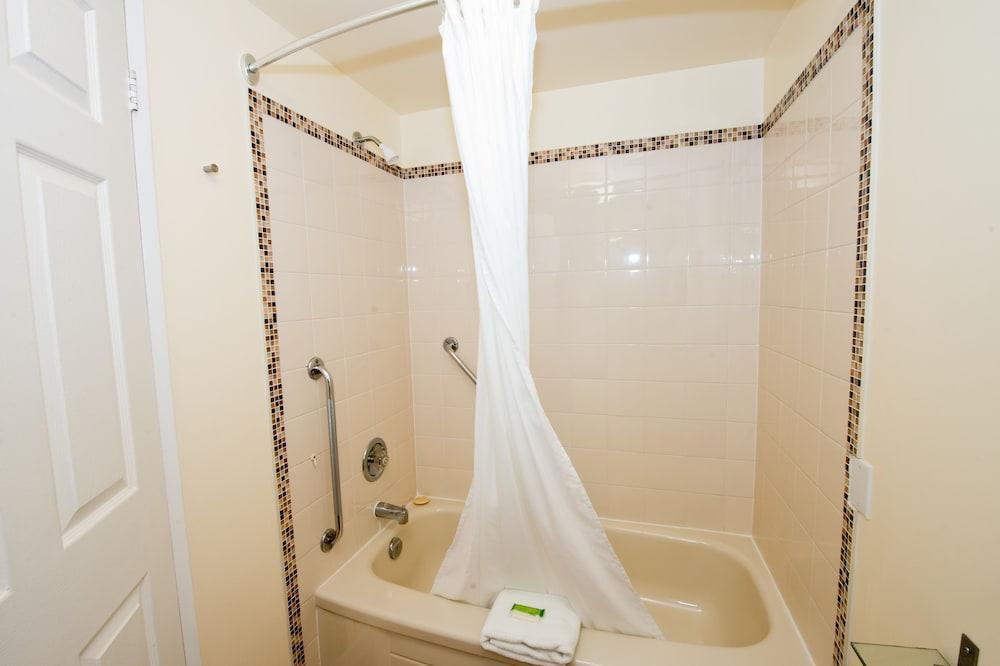 Hotel Byward Blue