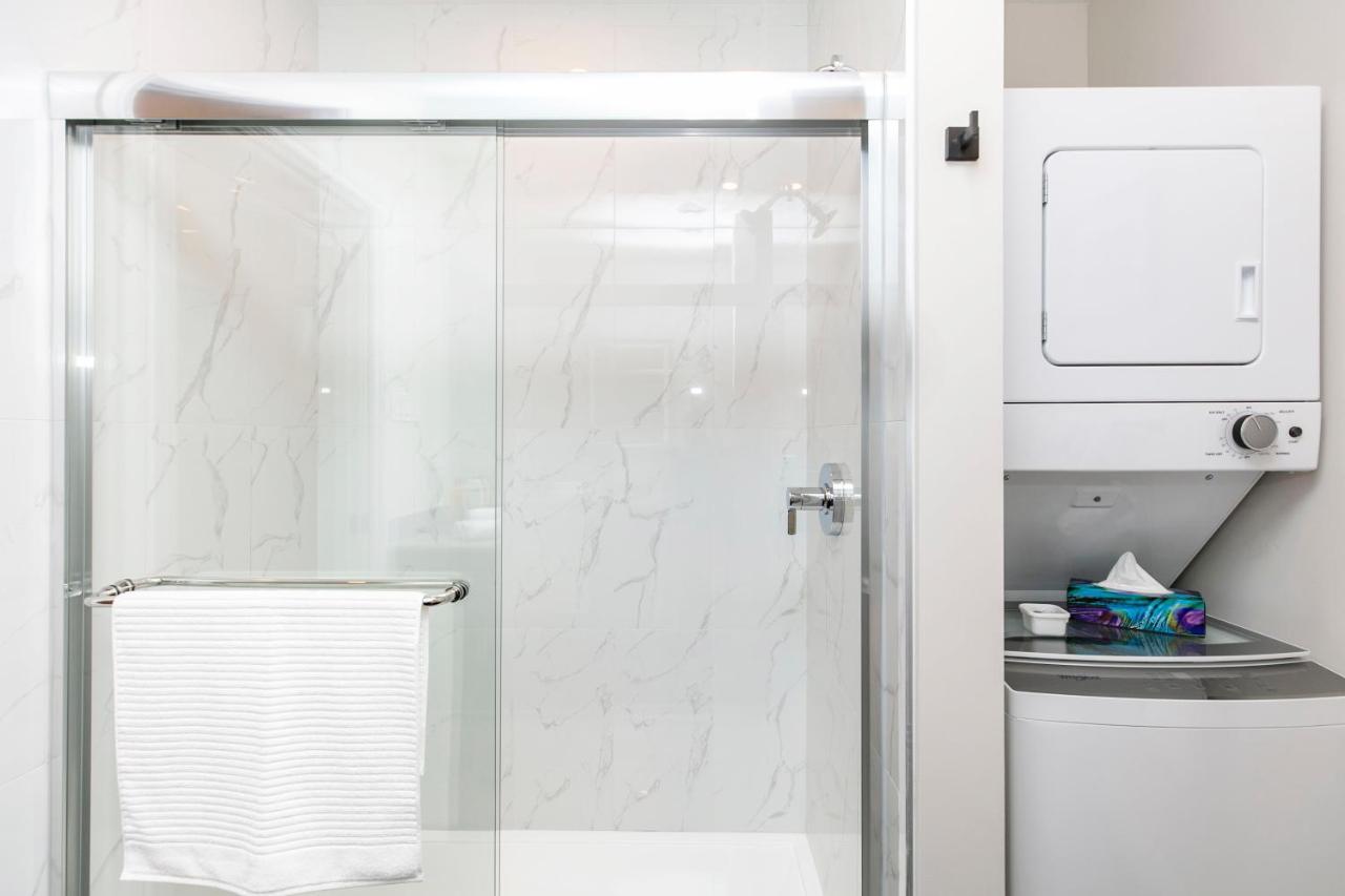 Apartment Luxury 2br With King Bed - Steps From Byward Market!