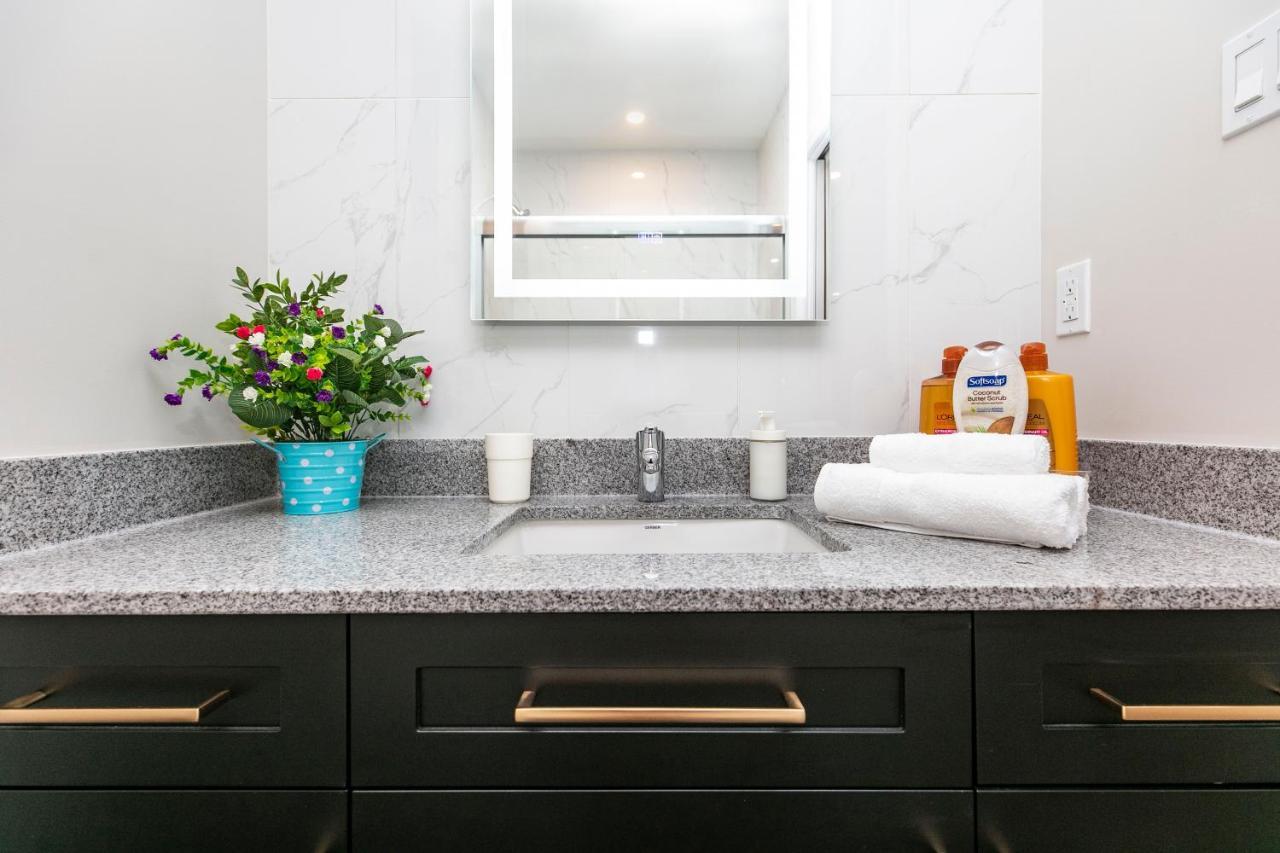 Luxury 2br With King Bed - Steps From Byward Market! Apartment *