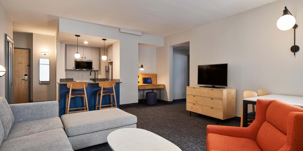 The Carleton 4*