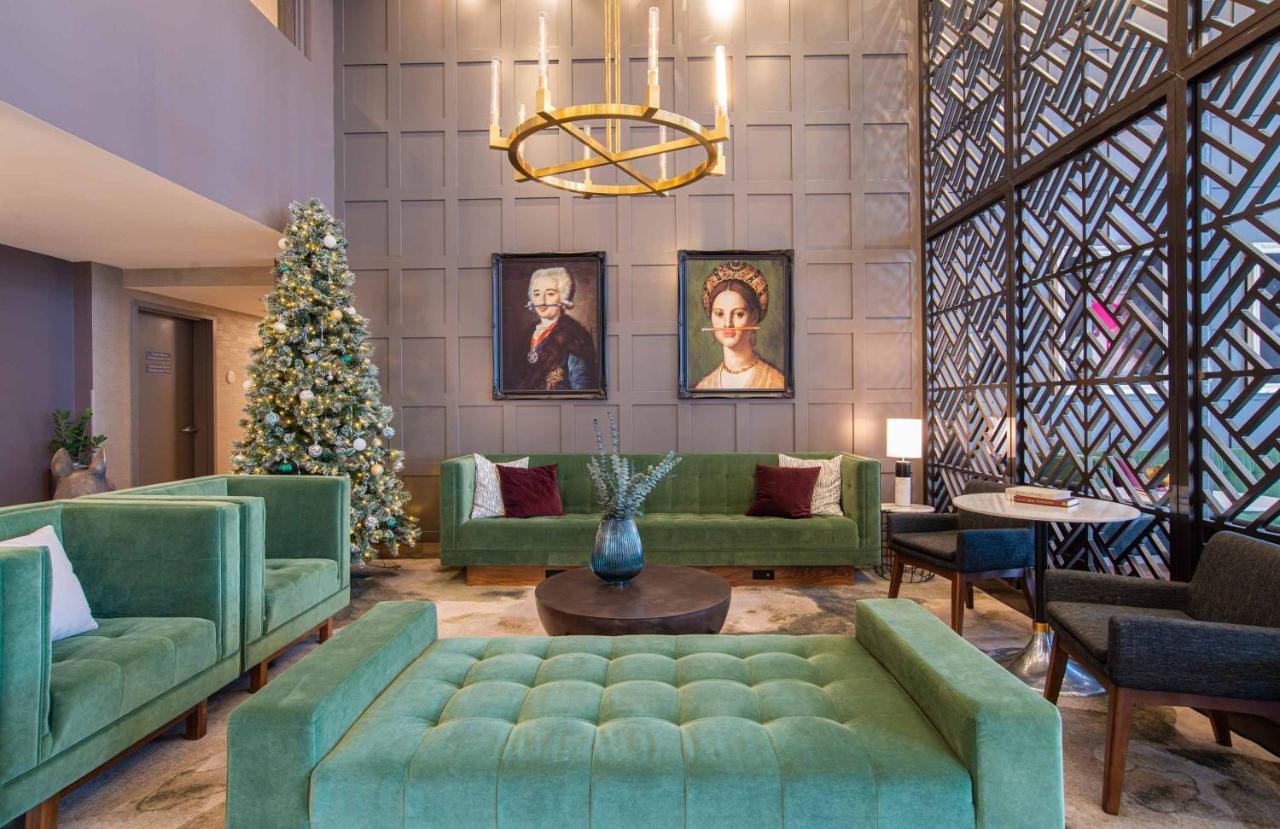 Sandman Signature Airport Hotel Ottawa