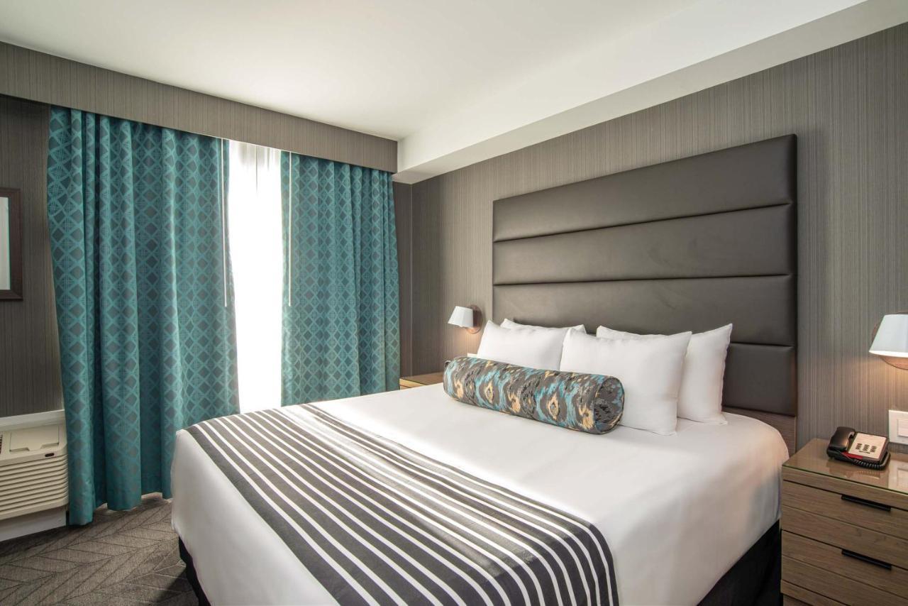 Hotel Sandman Signature Airport