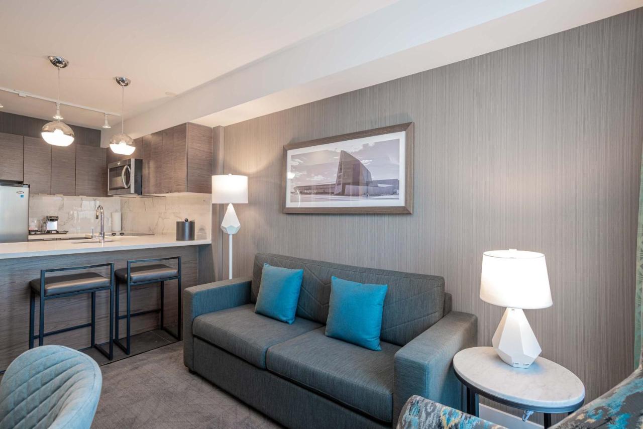 Hotel Sandman Signature Airport Ottawa