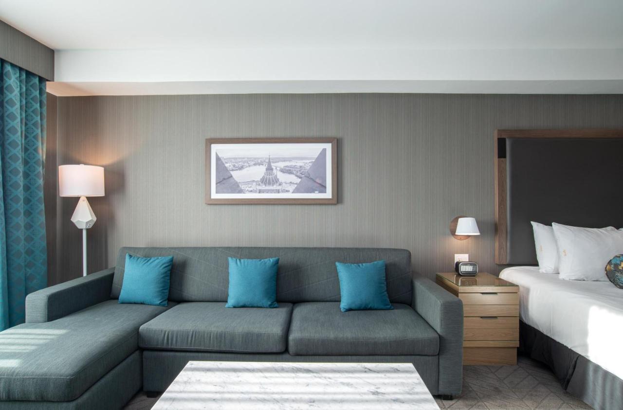 Hotel Sandman Signature Airport