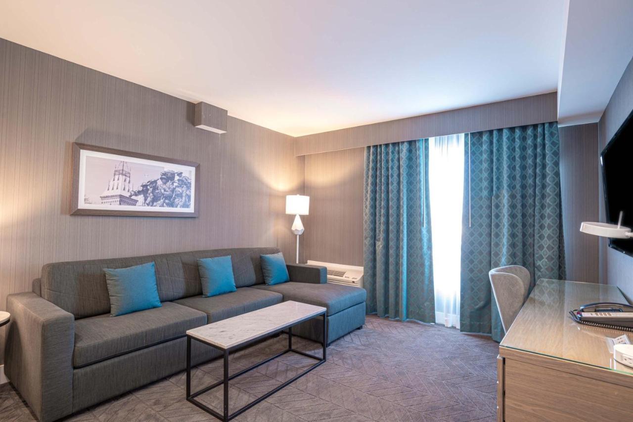 Sandman Signature Airport Hotel 4*
