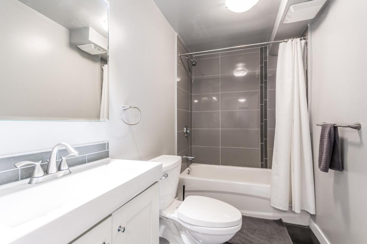 Two Bedroom Town-house 10 Min To Downtown Ottawa
