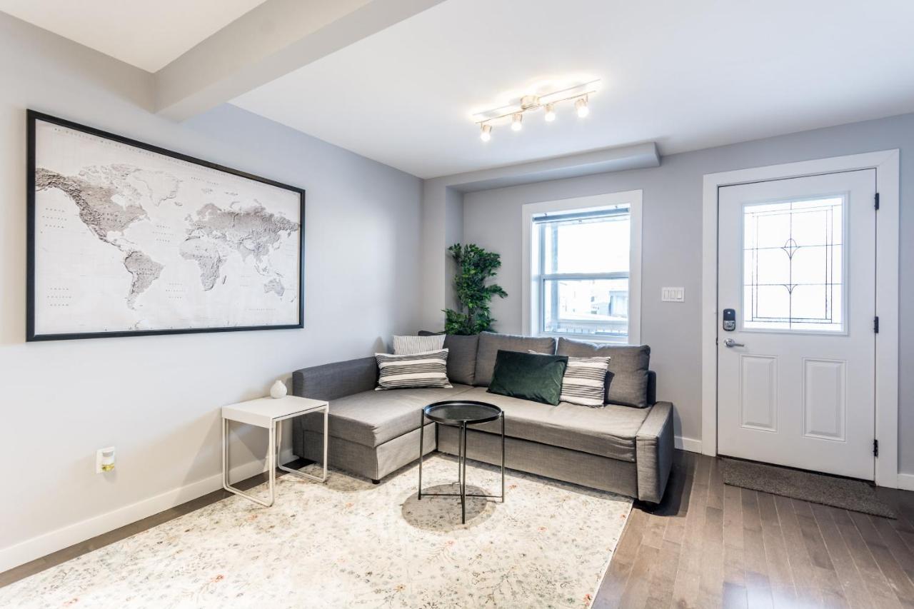 Two Bedroom Town-house 10 Min To Downtown * Ottawa