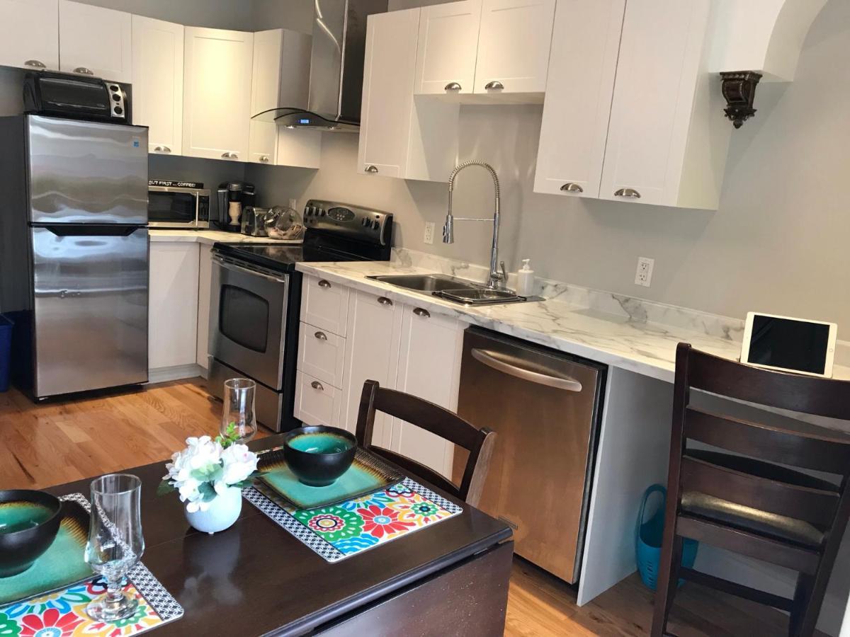 Downtown Executive Retreat With Private Balcony Near Bank Street - Sleep Max 2 Apartment