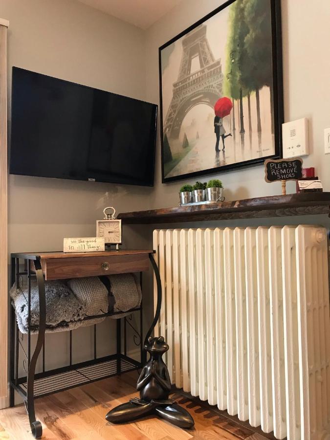 Downtown Executive Retreat With Private Balcony Near Bank Street - Sleep Max 2 Apartment