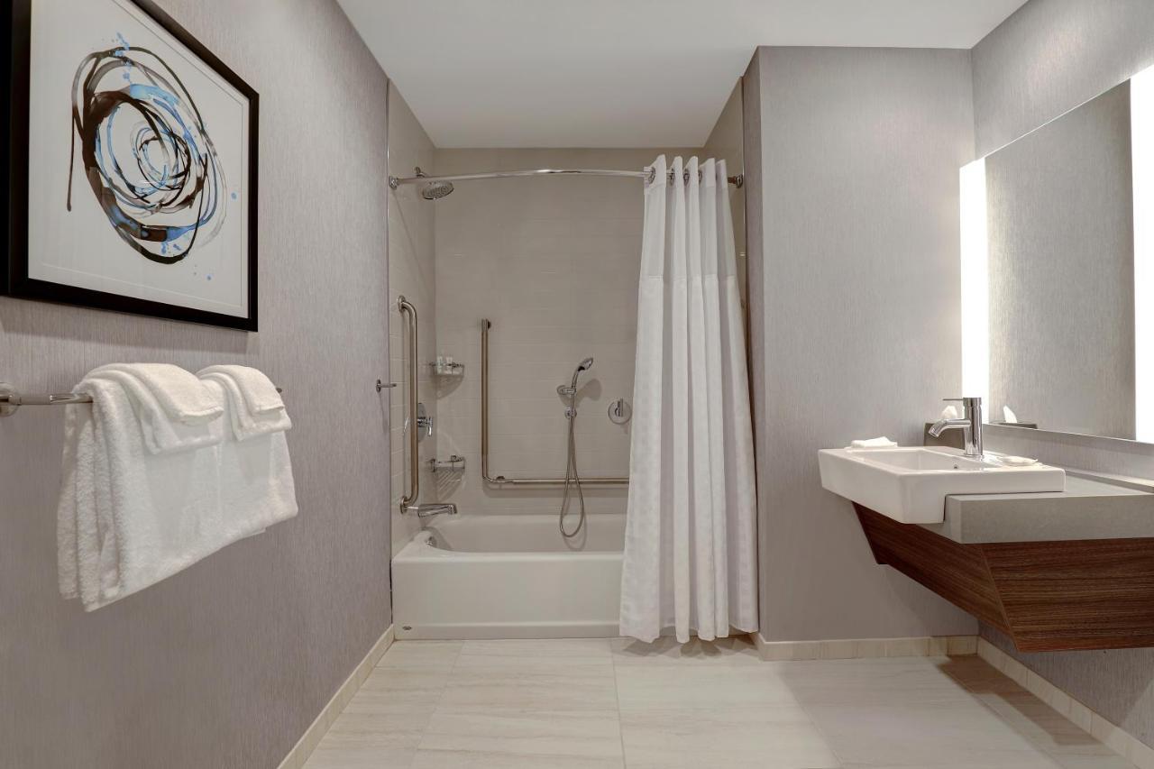 Hyatt Place West 3*