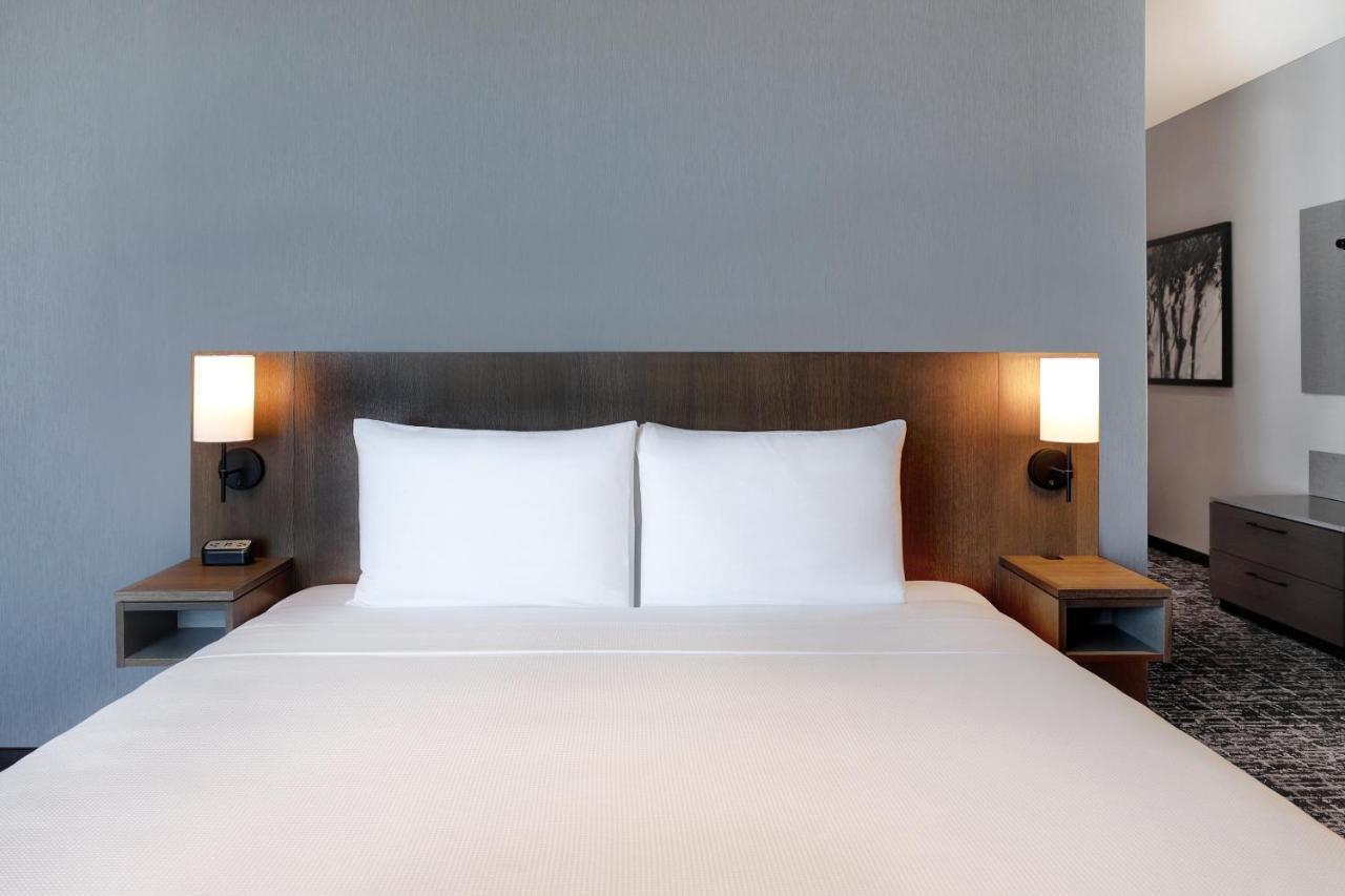 Hyatt Place West 3*