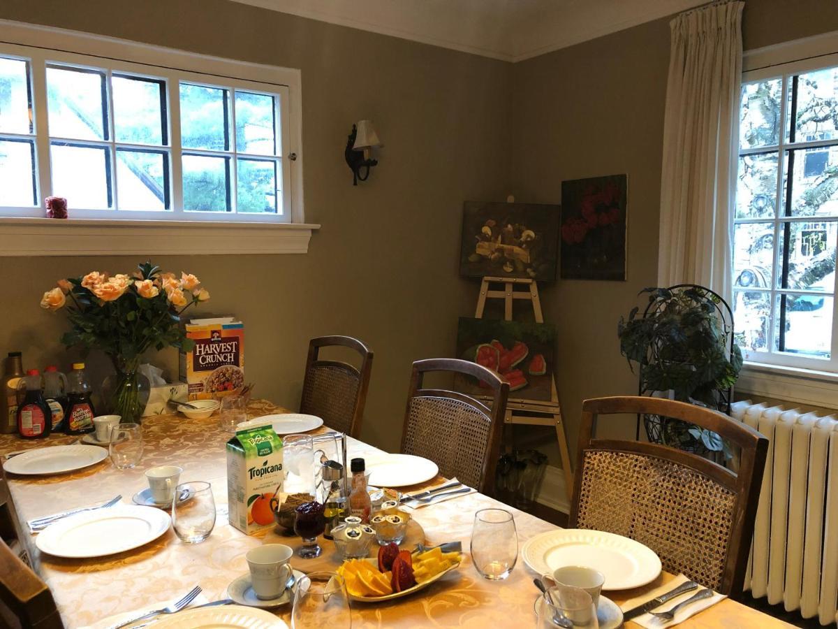 Ambassador Bed & Breakfast 3*
