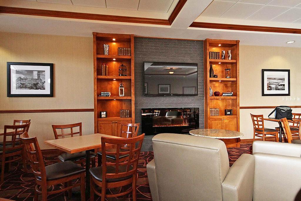 Hotel Fairfield & By Marriott Kanata