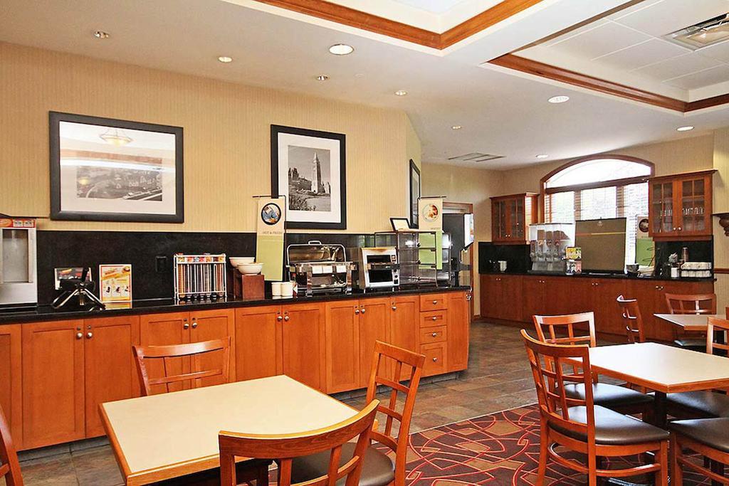 Fairfield & By Marriott Kanata 3*