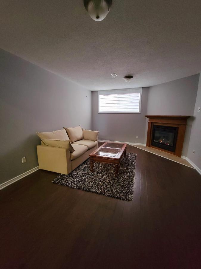 Cozy 3 Bedroom Town House 20 Min From Down Town And Airport Ottawa