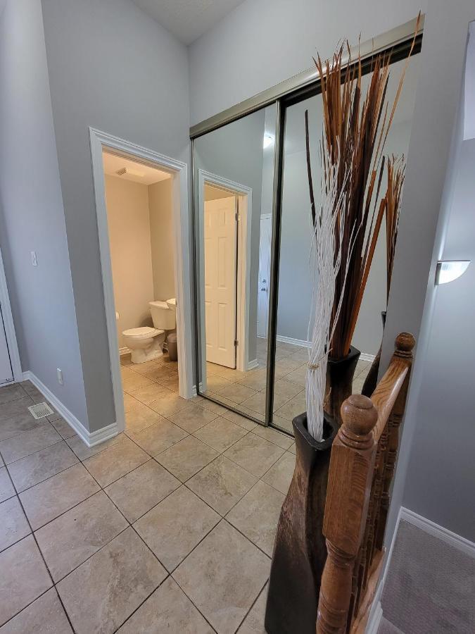 Cozy 3 Bedroom Town House 20 Min From Down Town And Airport Apartment