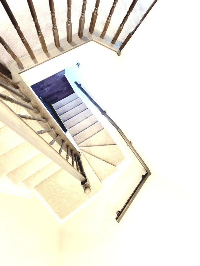 3 Bedroom Town House In Close To Downtown * Ottawa