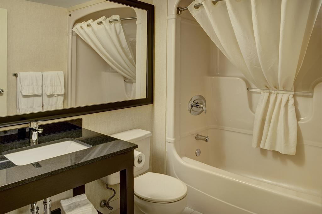 Hotel Travelodge By Wyndham East 3*