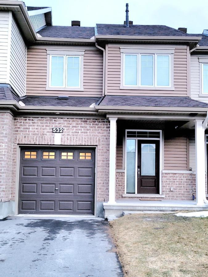 3 Bedroom Town House In Close To Downtown