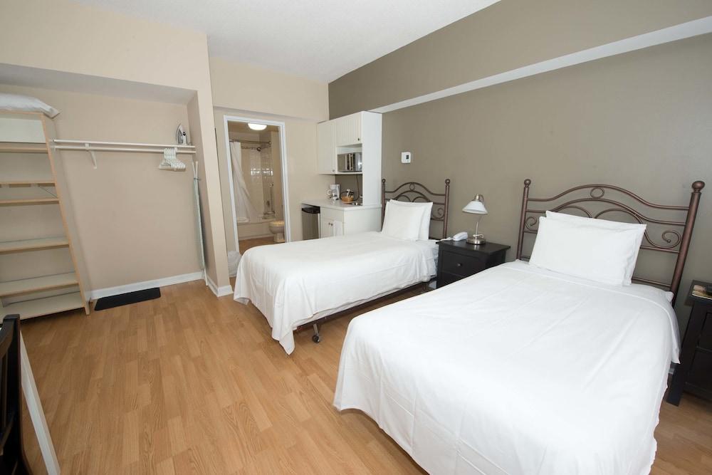 Hotel Byward Blue