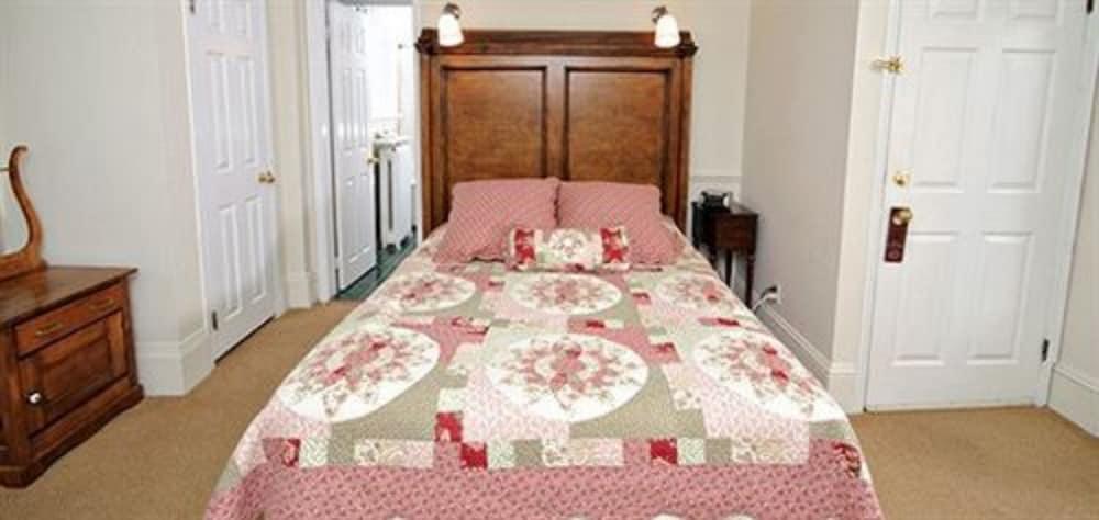 Mcgee's Bed & Breakfast 3*