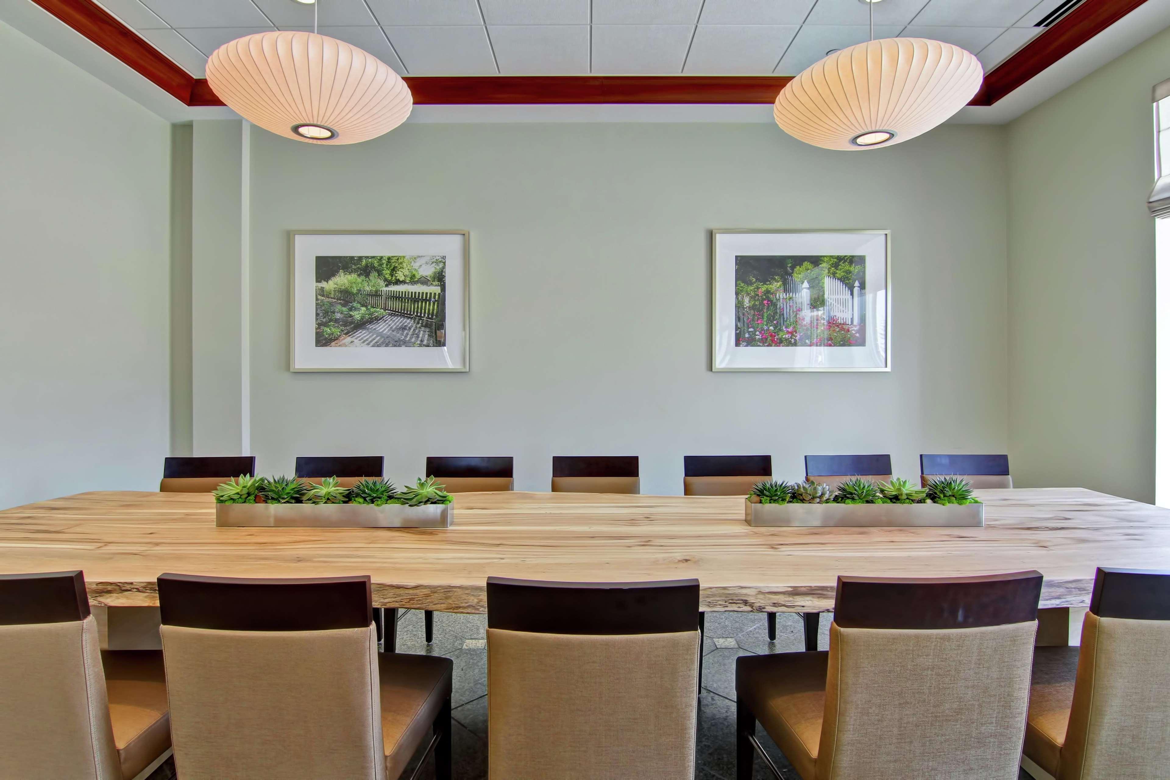 Hotel Hilton Garden Airport Ottawa