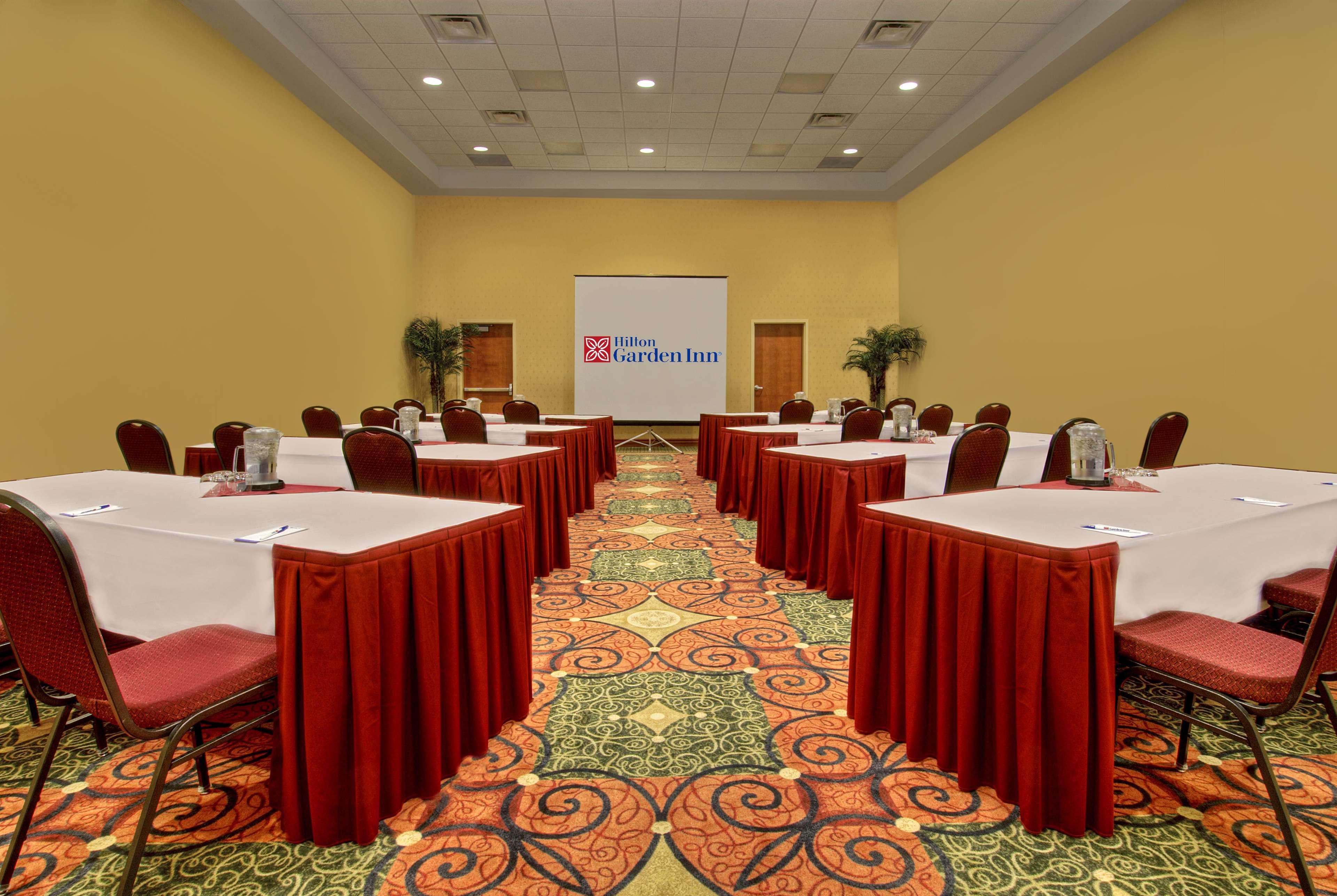 Hilton Garden Airport Hotel 3*