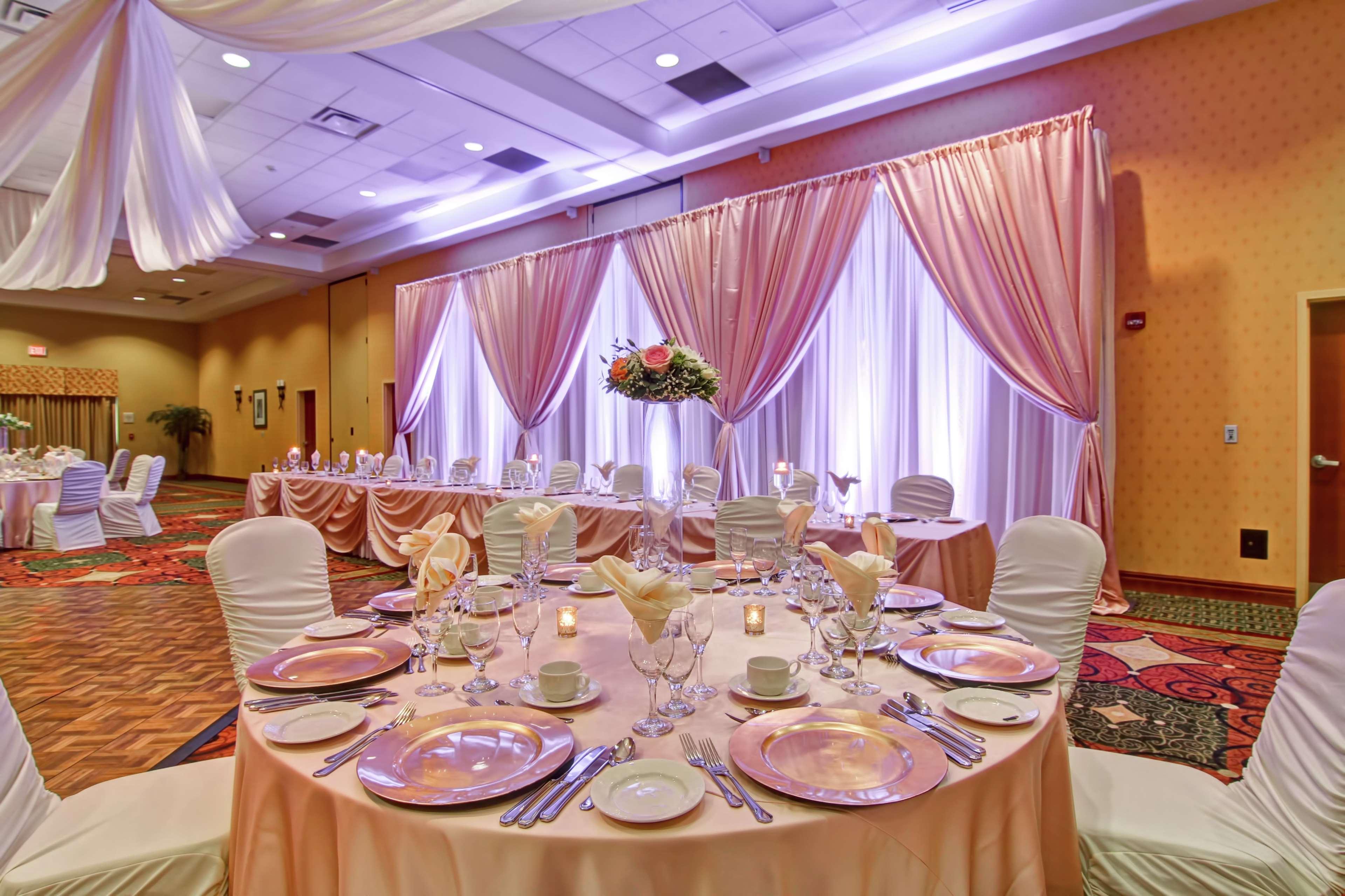 Hilton Garden Airport Hotel 3*