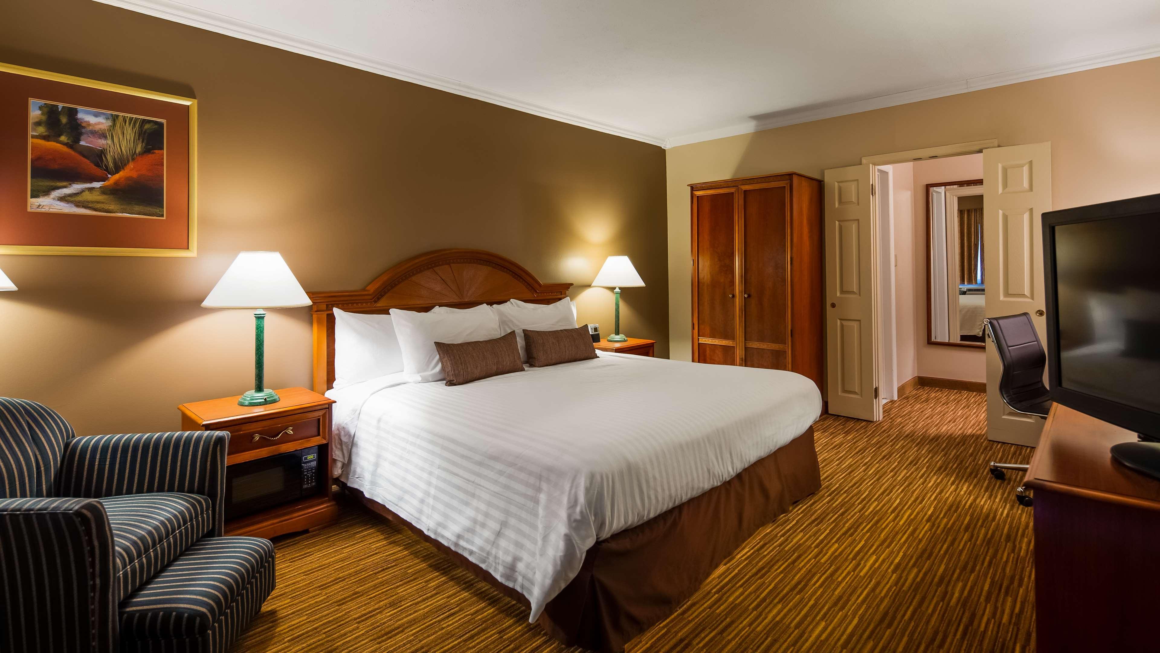 Western Kanata And Conference Centre Hotel 3*