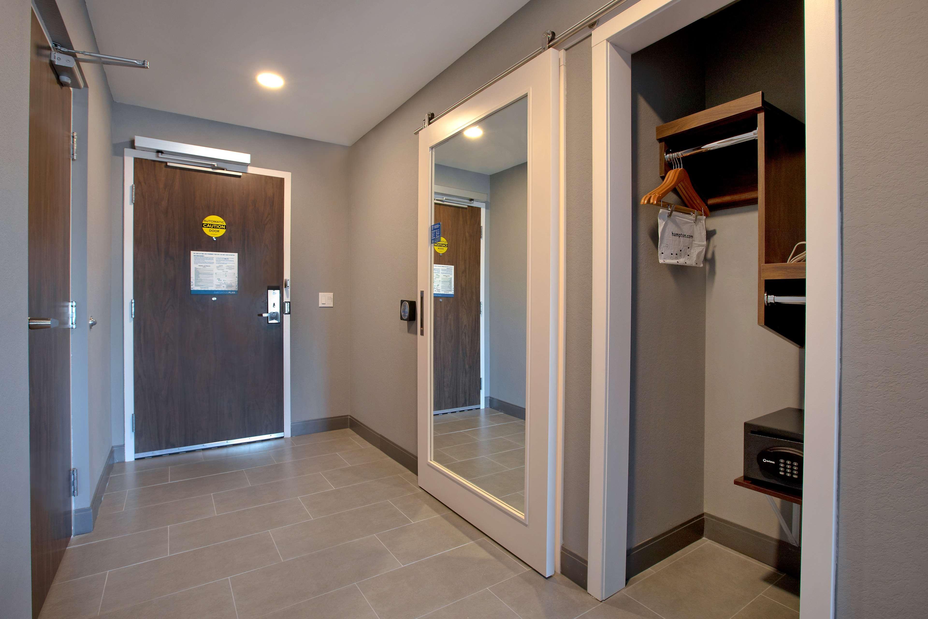 Hampton & West, Ontario, Canada 3* Ottawa