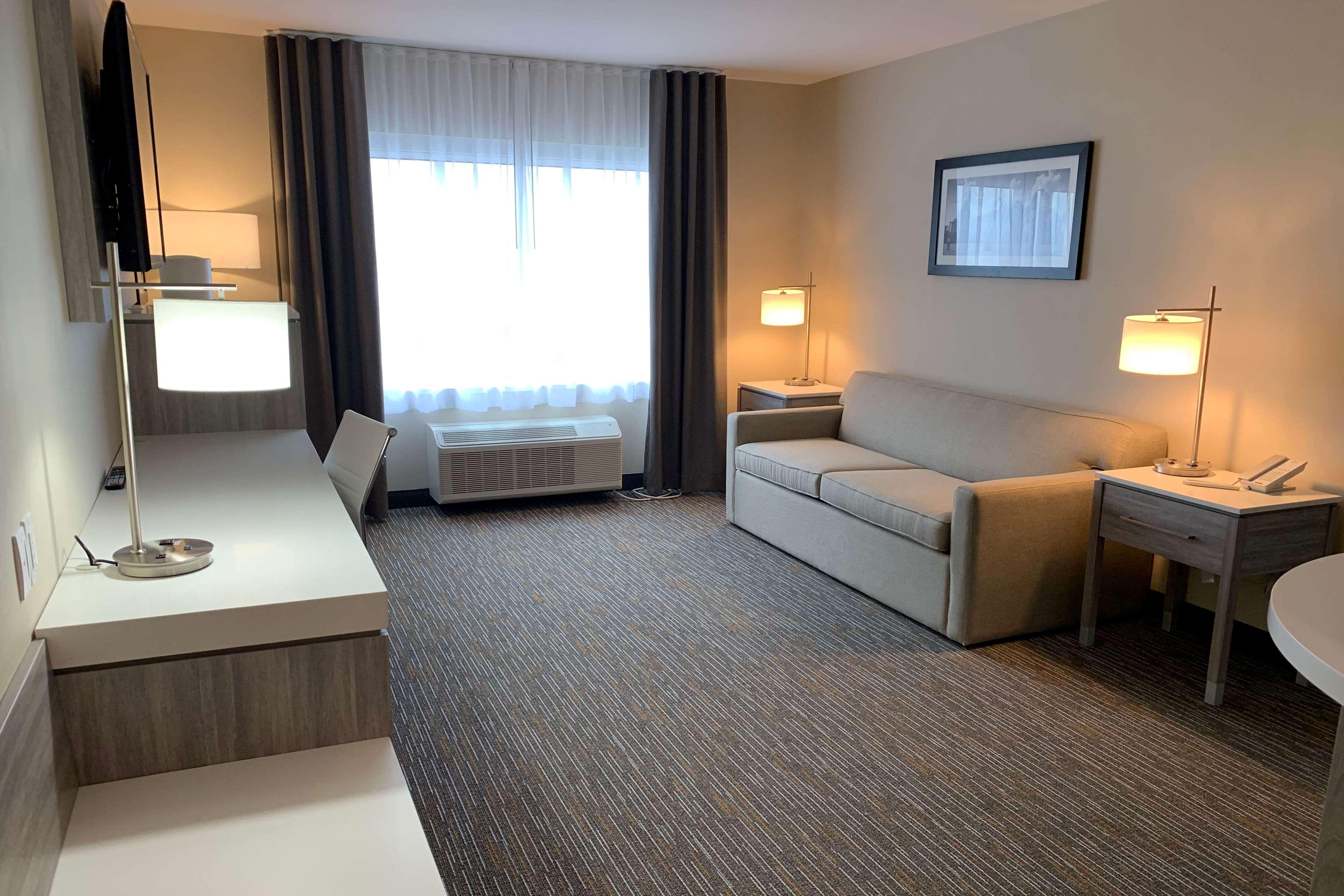 Wingate By Wyndham Kanata West Hotel