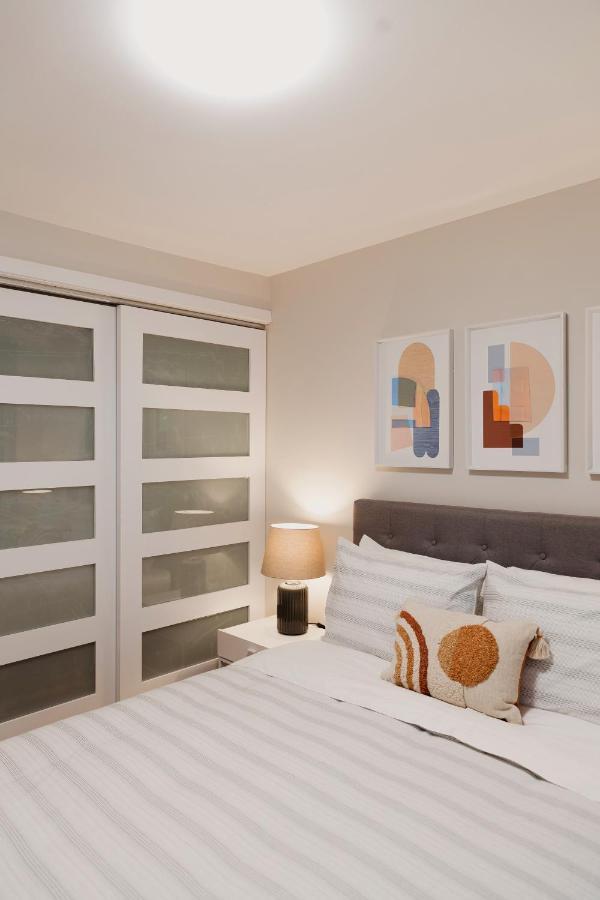Modern, Luxurious Near Downtown *