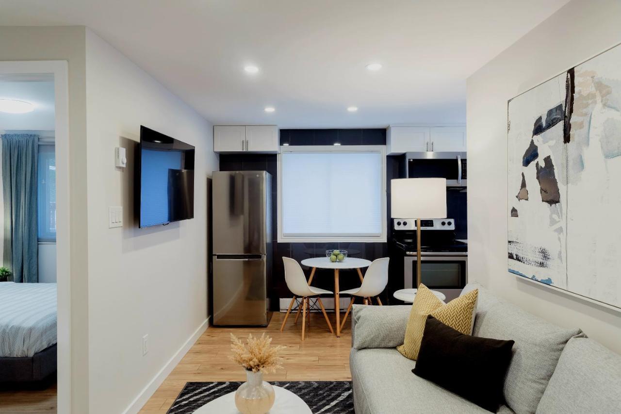 Modern, Luxurious Near Downtown Apartment